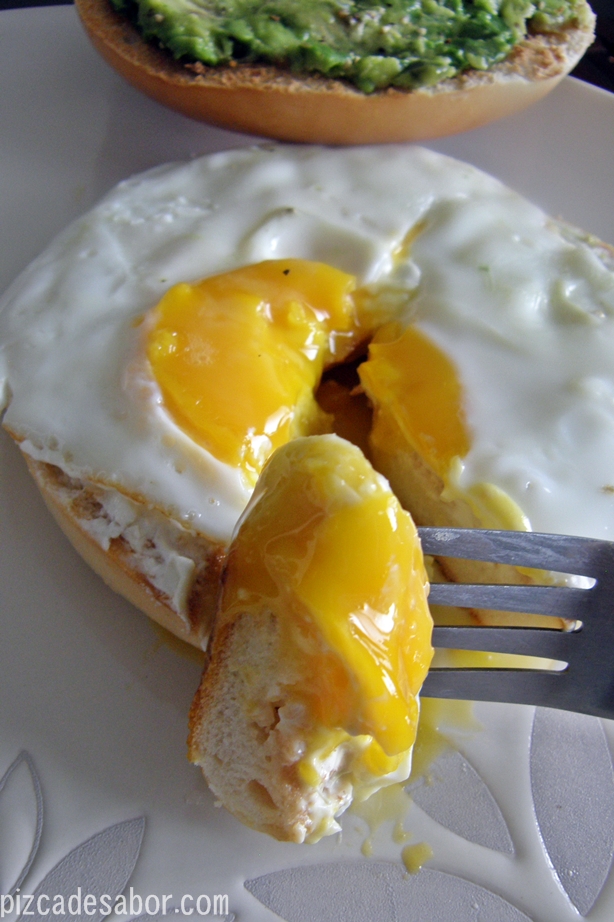 Bagel De Desayuno Con Huevo Y Aguacate Pizca De Sabor