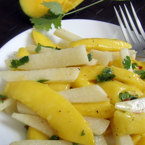 Ensalada de jícama y mango