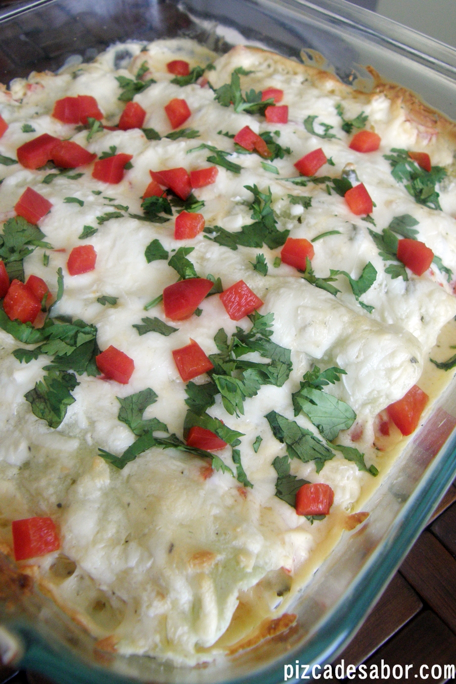 Enchiladas de camarón y queso crema + Agua de horchata - Pizca de Sabor