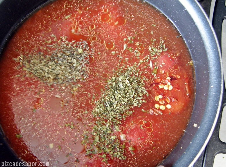 Cómo hacer salsa marinara (salsa de tomate) - Pizca de Sabor