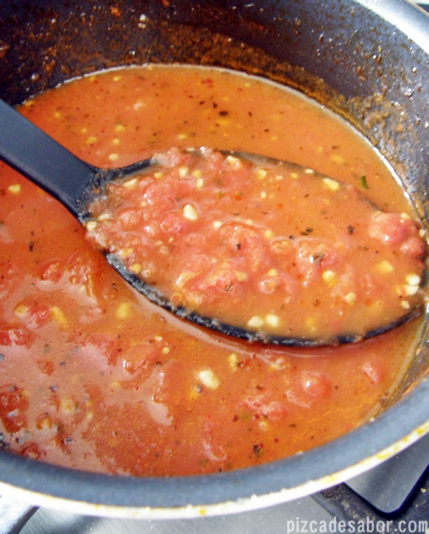 Cómo hacer salsa marinara (salsa de tomate) - Pizca de Sabor