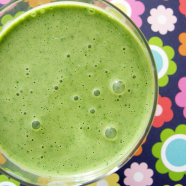 Smoothie de kale, plátano y crema de cacahuate