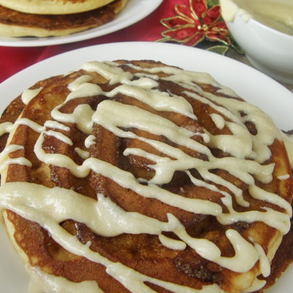 Hot cakes estilo roles de canela