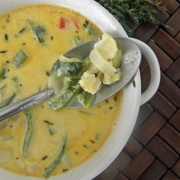 Sopa de verduras con queso