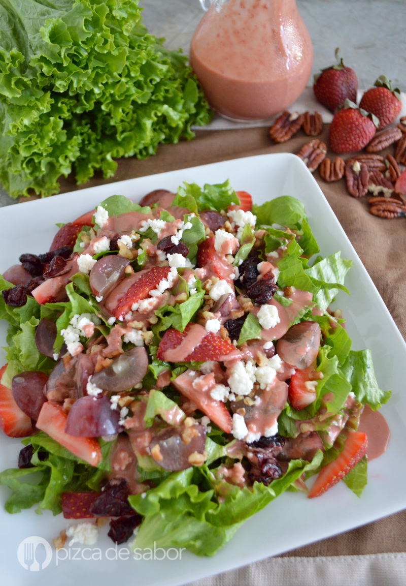 Ensalada con uvas, fresa y nuez Pizca de Sabor
