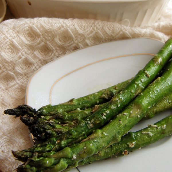 Cómo preparar y cocinar espárragos (parmesano y limón)