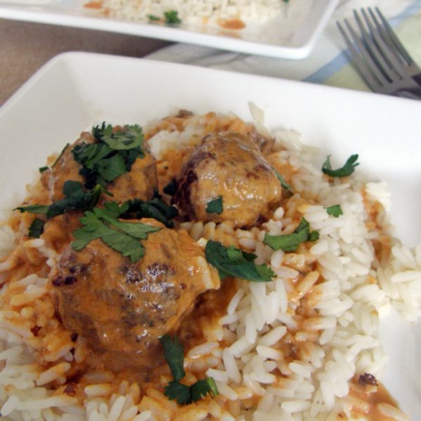 Albóndigas con curry y leche de coco