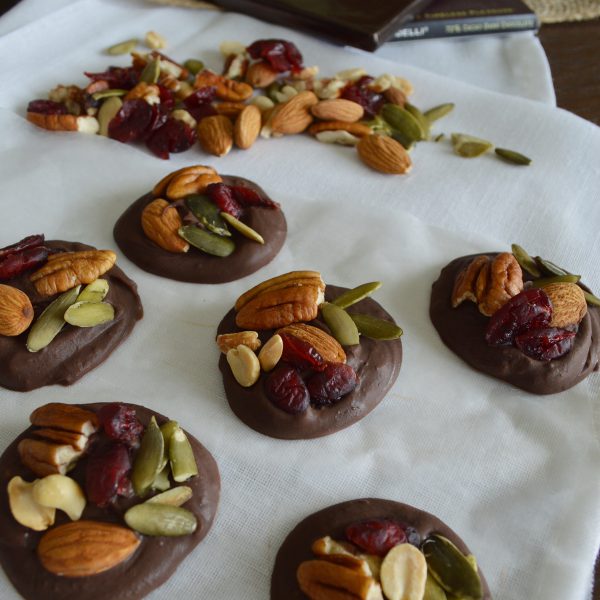 Chocolate con frutos secos y arándanos