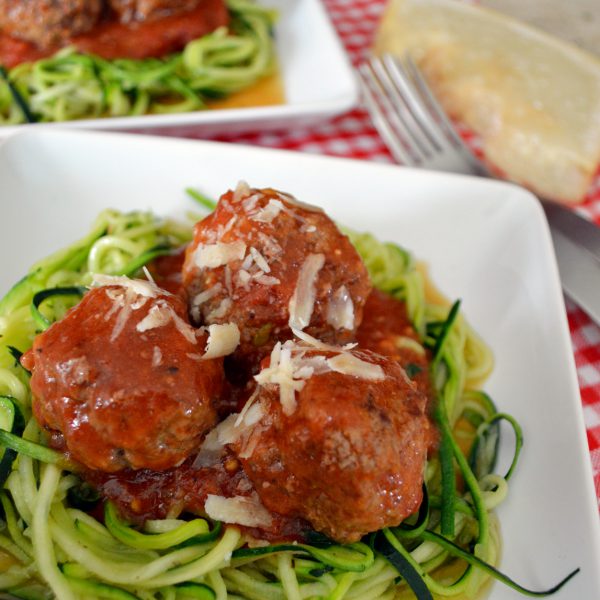 Espagueti de zucchini o calabacita con albóndigas  (sin gluten y carbohidratos)