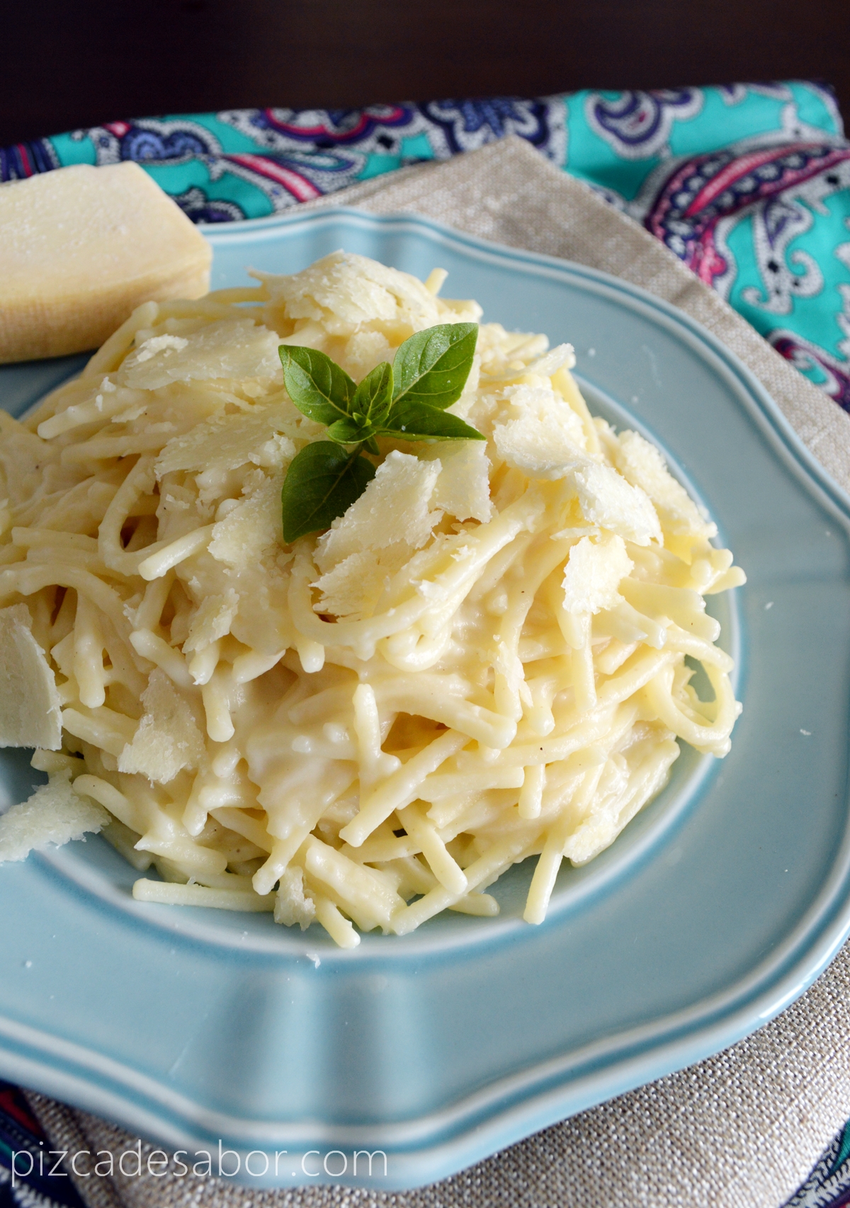 Pasta con salsa cremosa de coliflor (estilo fetuccini Alfredo) Pizca