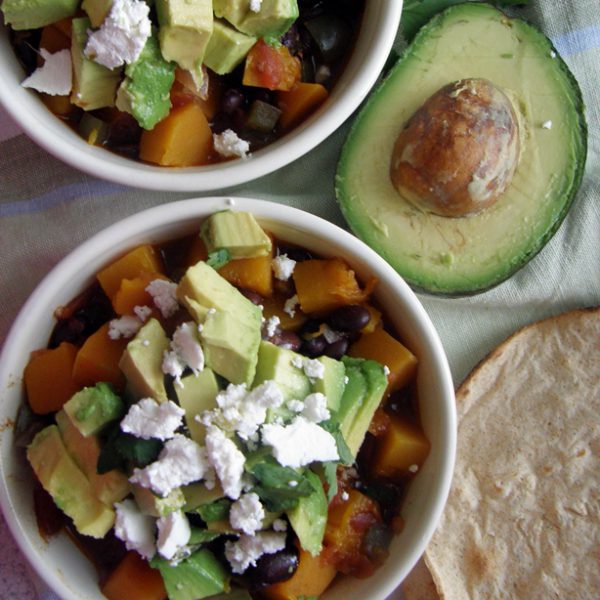 Sopa de calabaza con frijol negro y chipotle