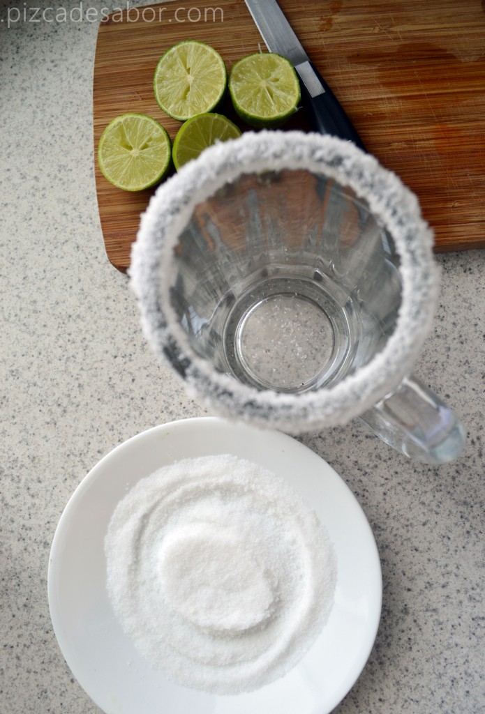 Cómo hacer una michelada y clamacheve (o vaso michelado y michelada con clamato) www.pizcadesabor.com 