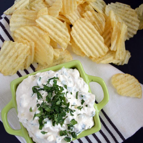 Dip de queso crema con pepinillos