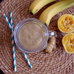 Smoothie detox tropical con jengibre www.pizcadesabor.com