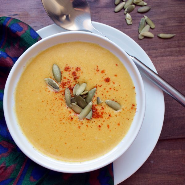 Sopa thai de calabaza con curry y leche de coco (butternut squash)