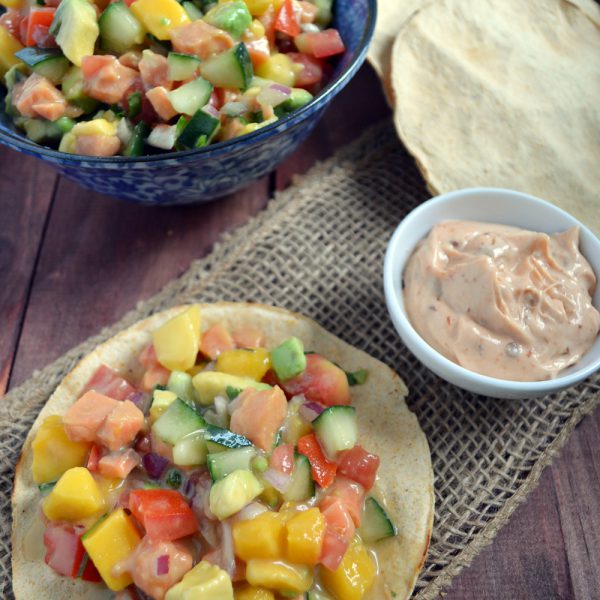 Ceviche de salmón, mango y aguacate