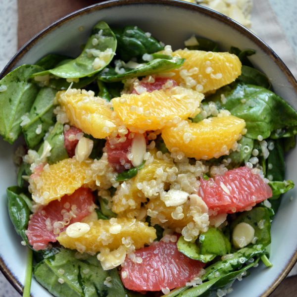 Ensalada de quinoa, espinaca y naranja