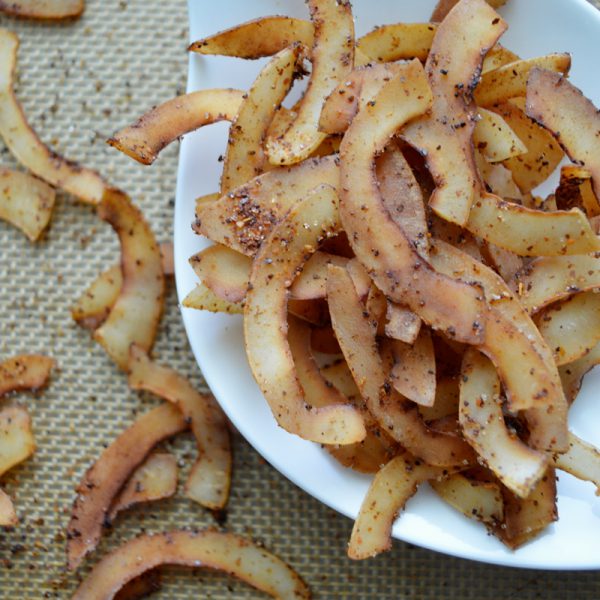 Hojuelas o chips de coco seco con chile y limón