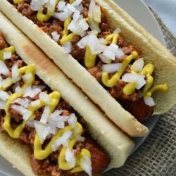 Chili dogs (sin frijoles) o hot dogs con salsa de carne molida www.pizcadesabor.com