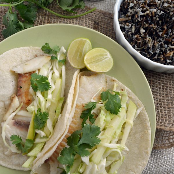 Tacos de pescado con ensalada de col al limón