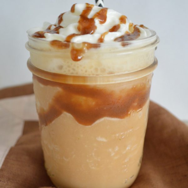 Frappé de caramelo o caramel frappuccino