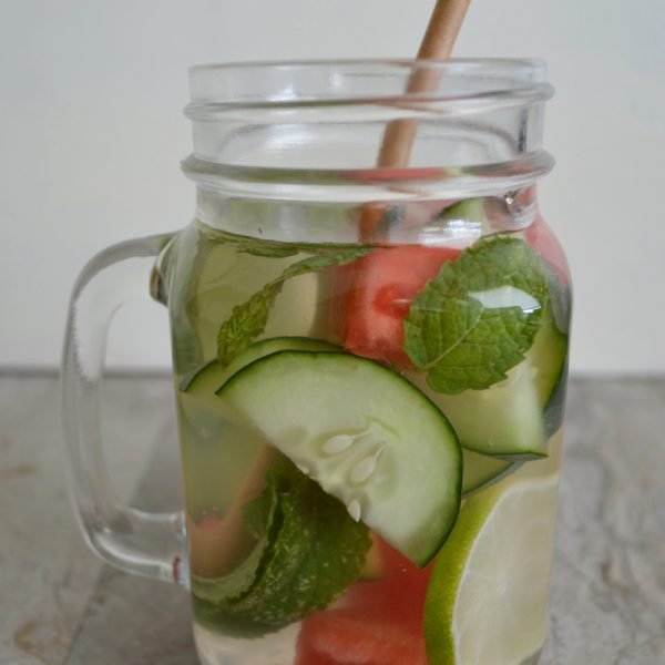 Agua con sandía, limón, pepino y menta