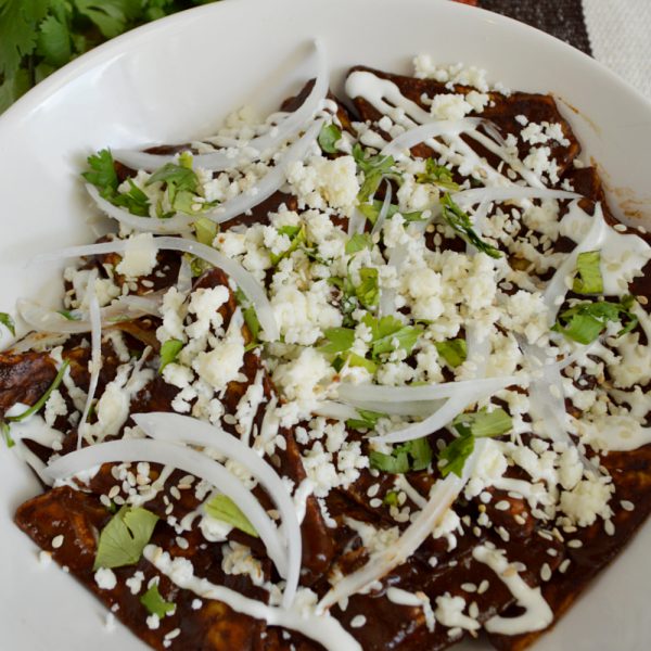 Chilaquiles con mole