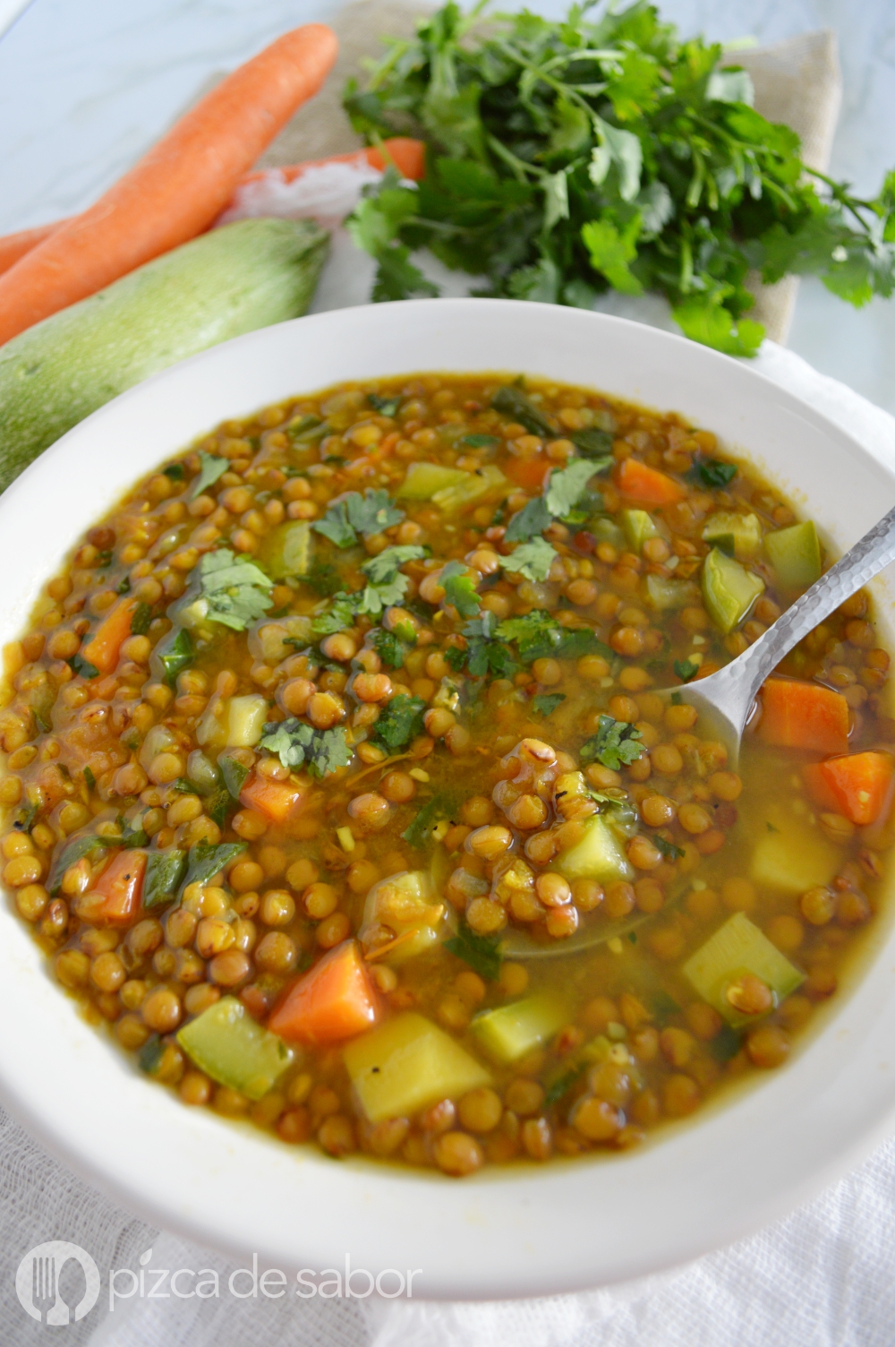 Sopa de lentejas con verduras & cúrcuma - Pizca de Sabor