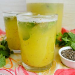 Agua de piña con chia y menta www.pizcadesabor.com