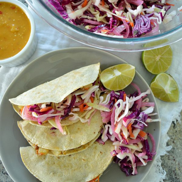 Tacos con ensalada de col