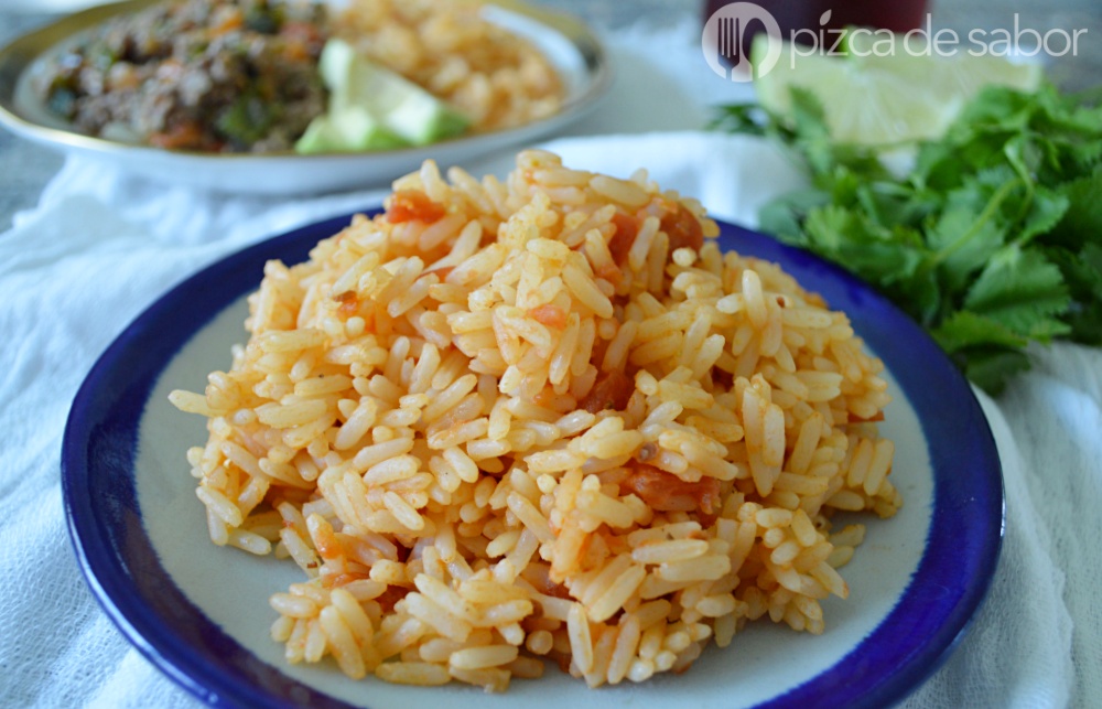 Arroz mexicano o arroz rojo para flojos (muy fácil & delicioso) www.pizcadesabor.com 