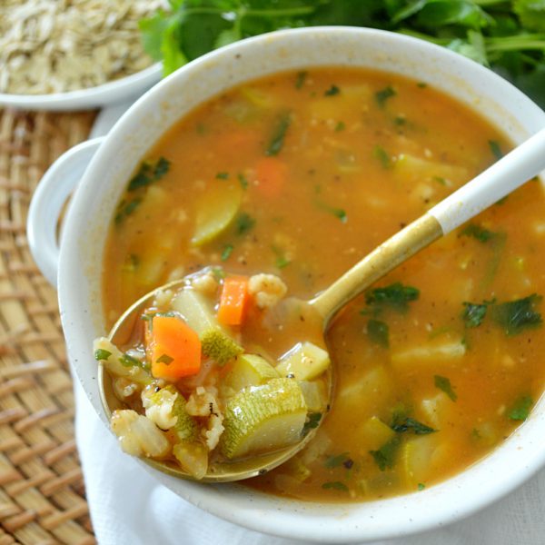 Sopa de avena con vegetales