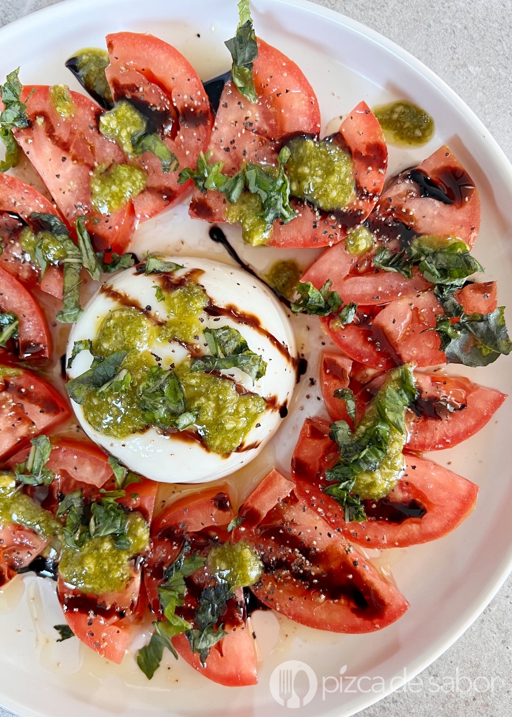 Ensalada de tomate con burrata - Pizca de Sabor