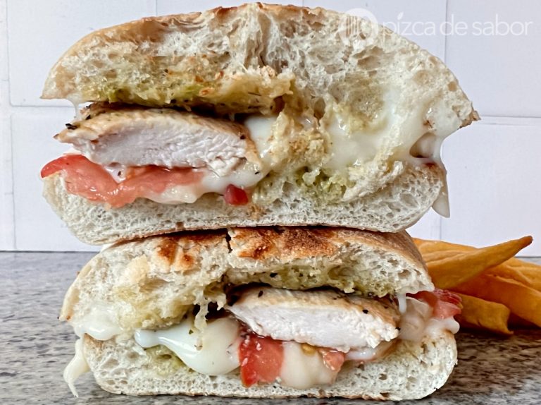 Sándwich de pollo al pesto Pizca de Sabor