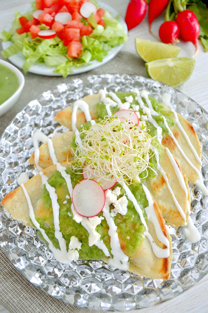 Tacos dorados de papa con espinaca - Pizca de Sabor