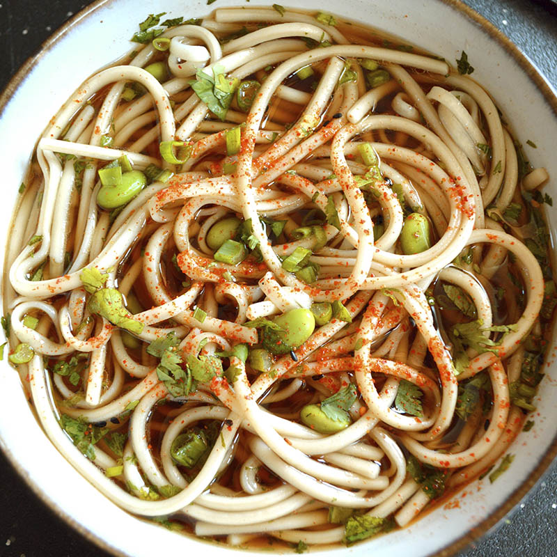 Sopa de edamame y noodles Pizca de Sabor
